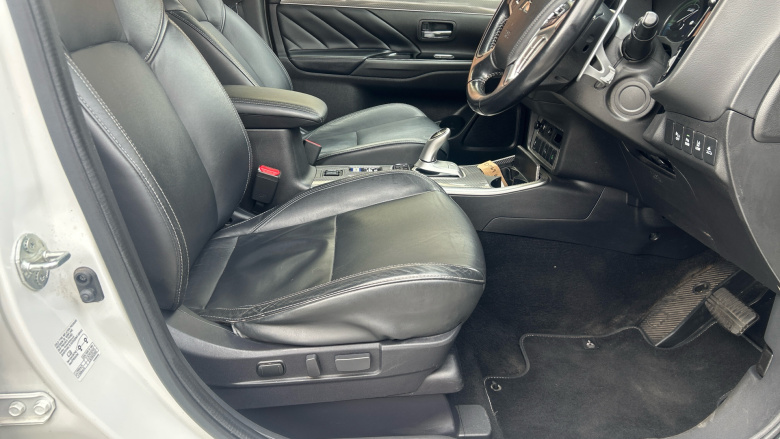 Mitsubishi Outlander 2.4 PHEV Dynamic Safety 5dr Auto Estate